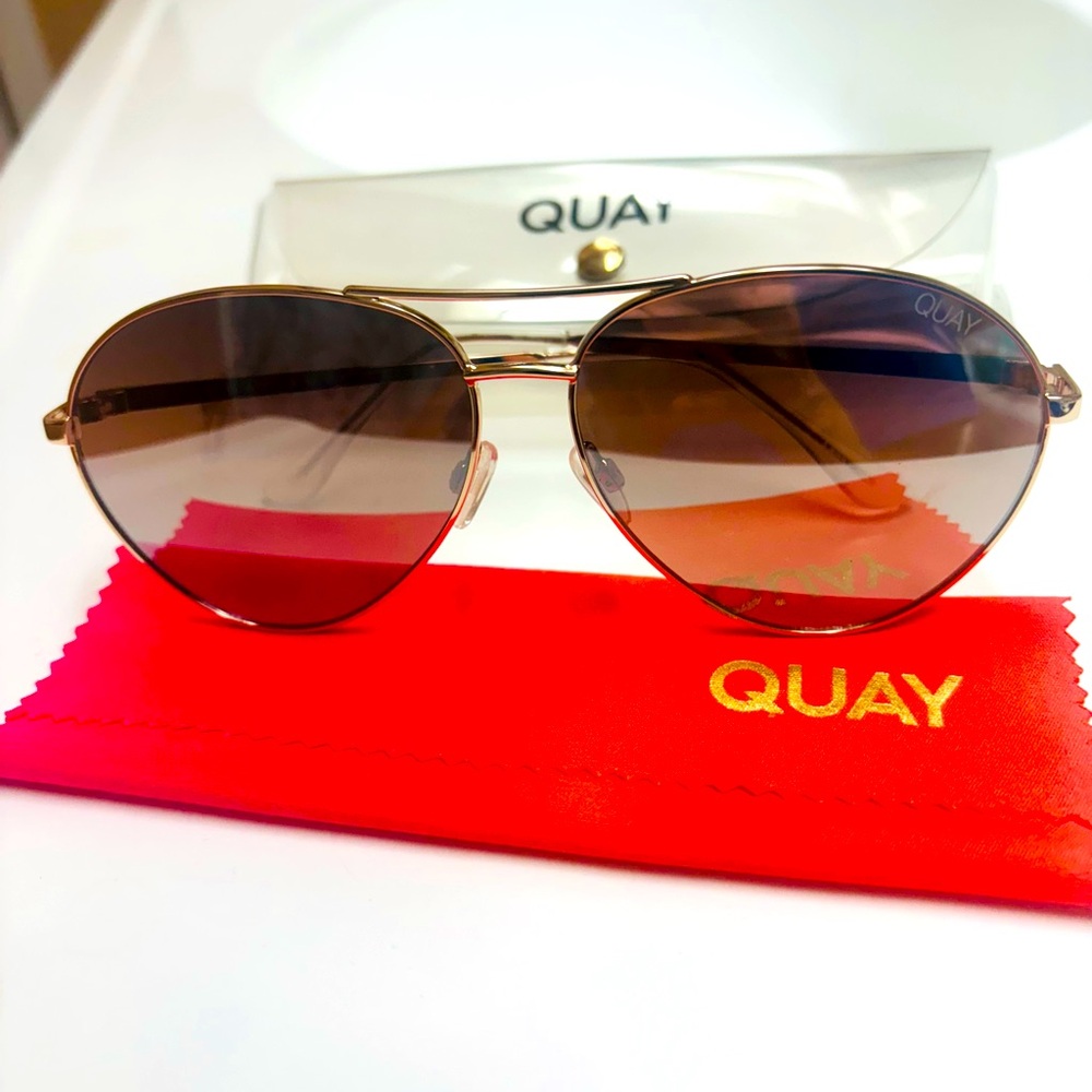 Quay Gold frame Sunglasses 😎